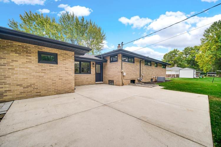 Listing Image 23