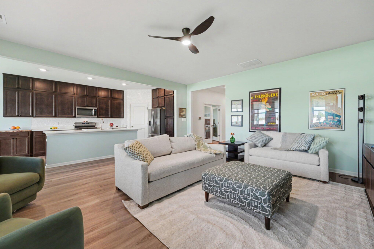 Listing Image 6