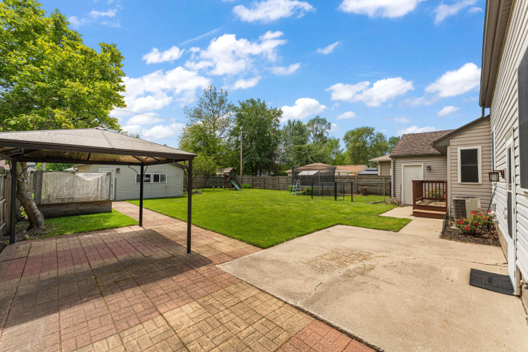 Listing Image 15
