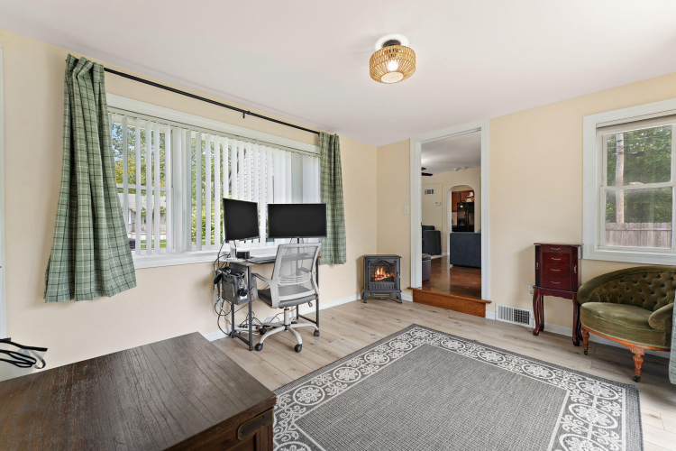Listing Image 6