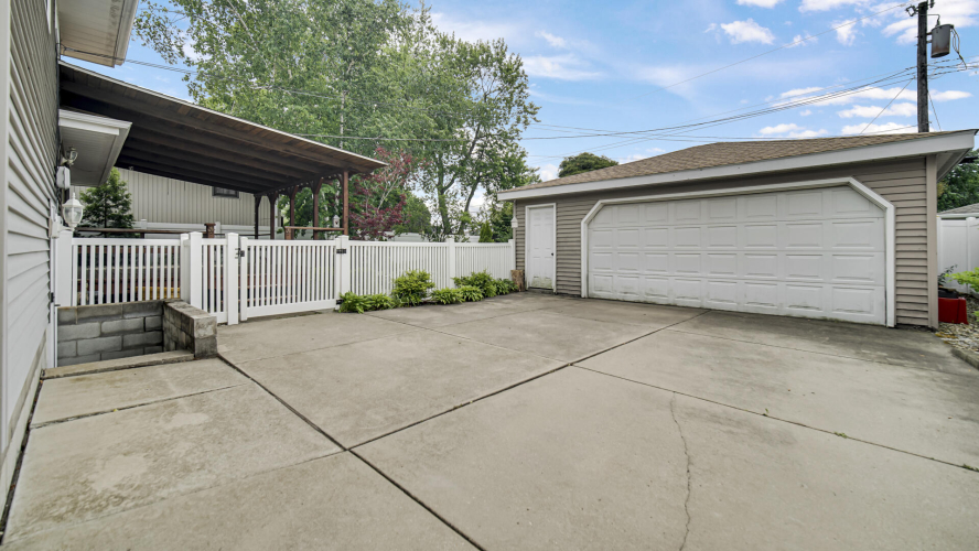 Listing Image 27