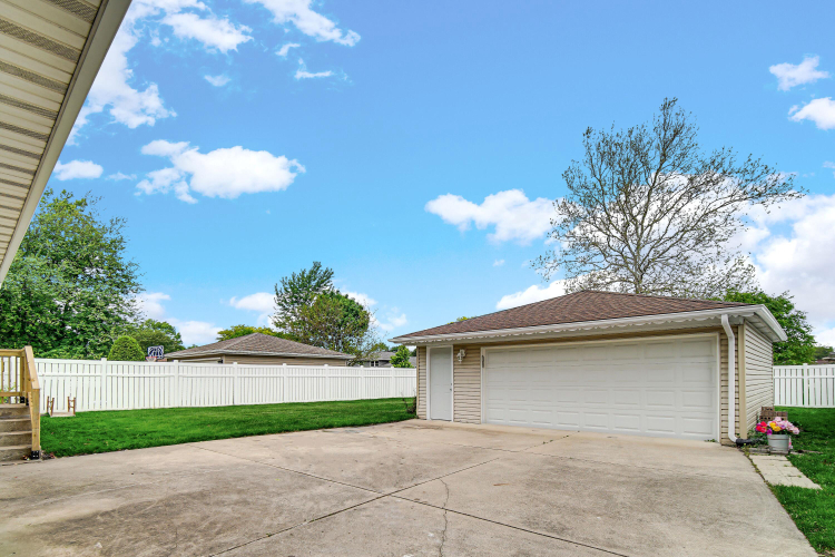 Listing Image 19