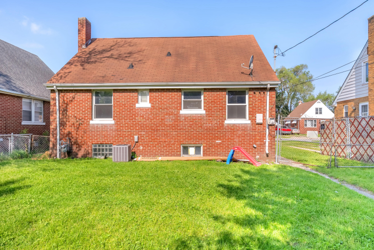 Listing Image 16
