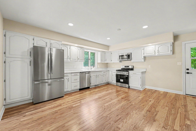 Listing Image 5
