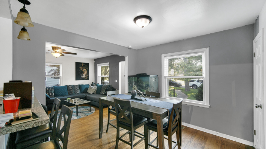 Listing Image 11