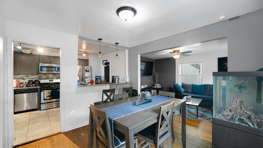 Listing Image 12