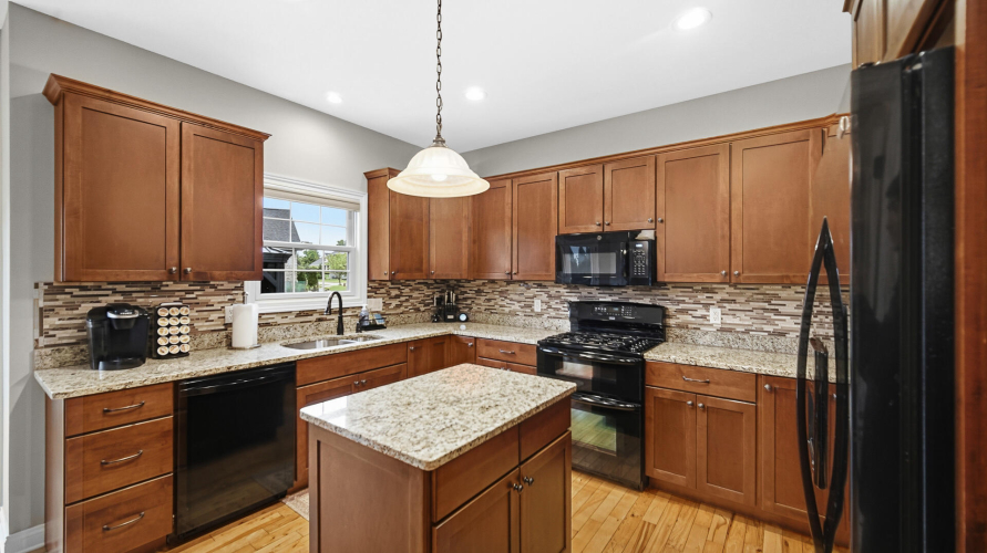 Listing Image 12