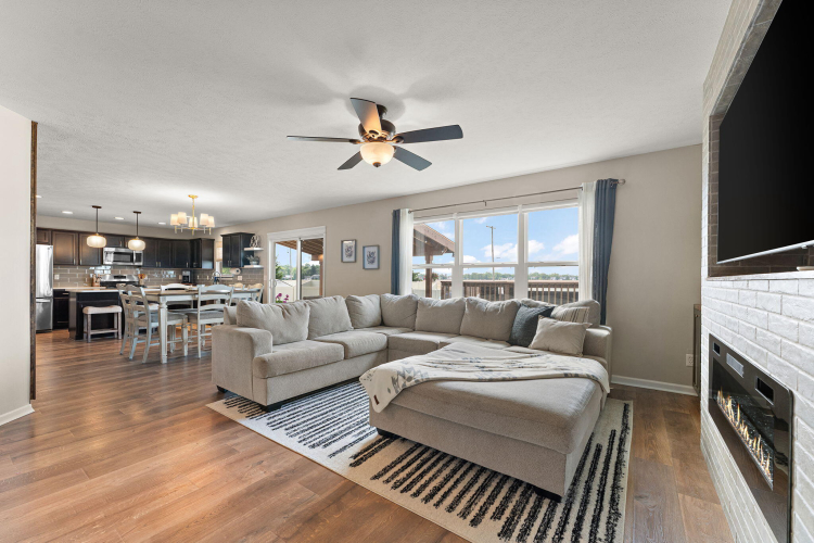 Listing Image 8