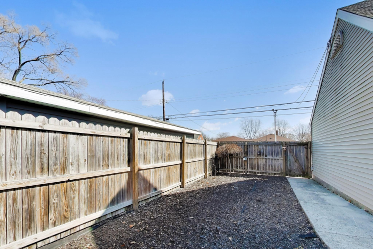 Listing Image 53