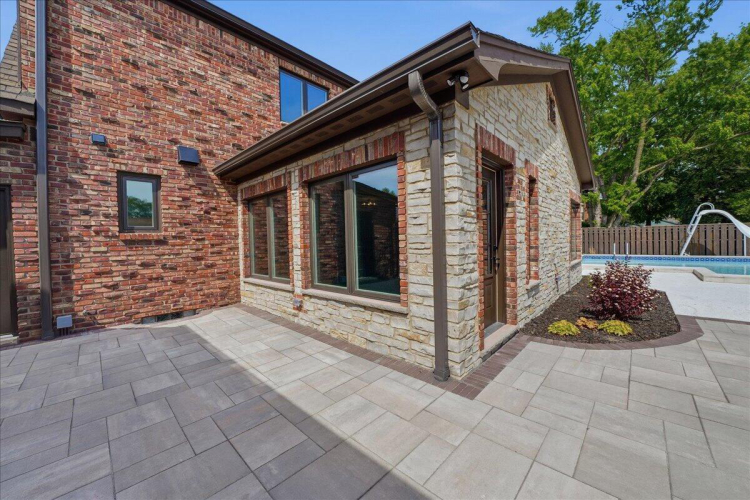 Listing Image 58