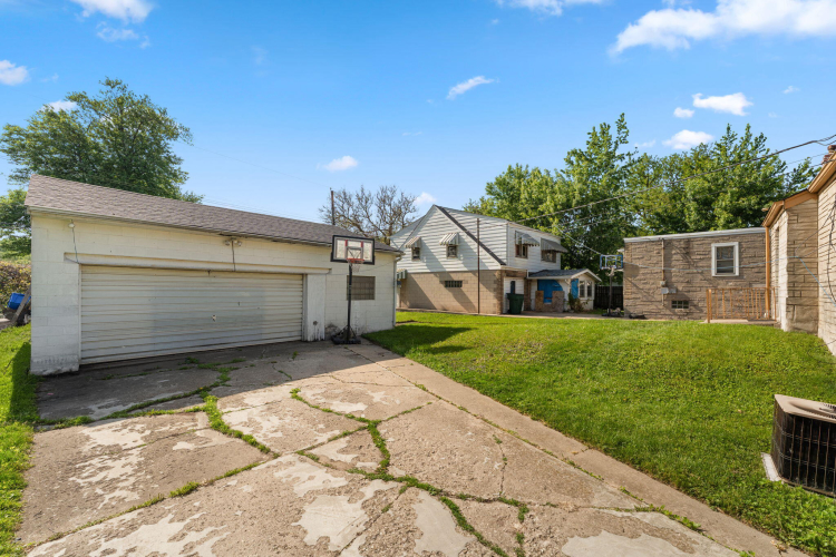 Listing Image 17