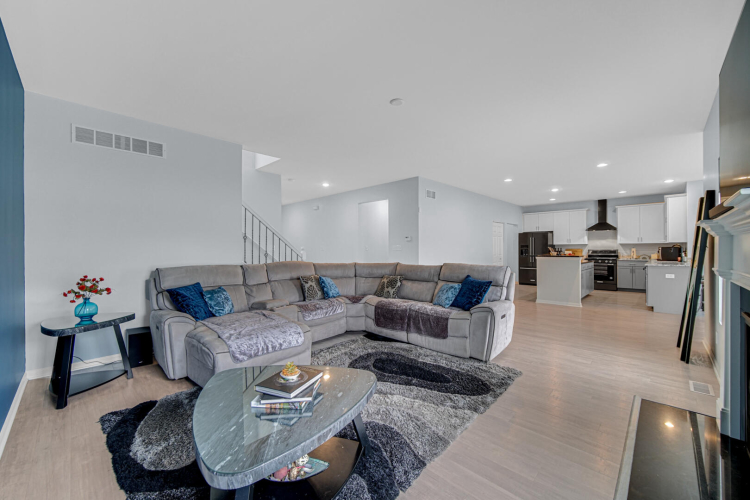 Listing Image 12