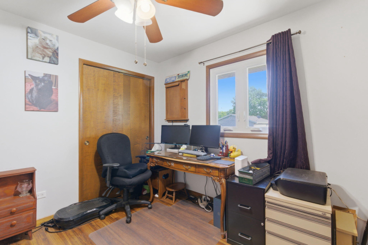 Listing Image 16