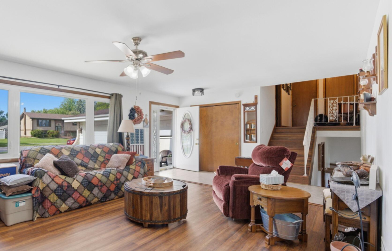 Listing Image 3
