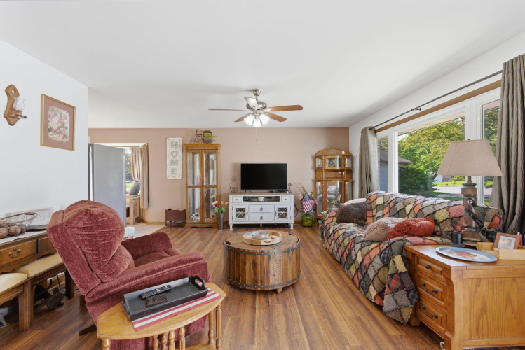 Listing Image 6