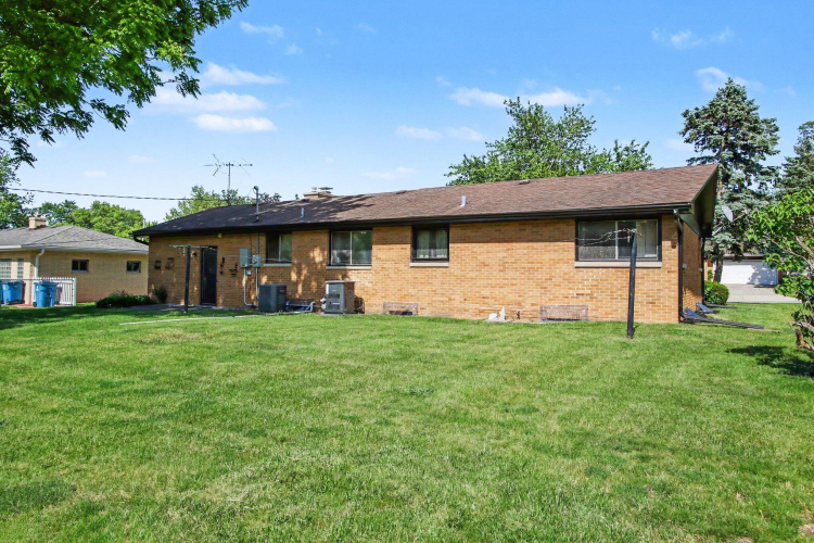 Listing Image 19