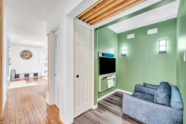 Listing Image 12