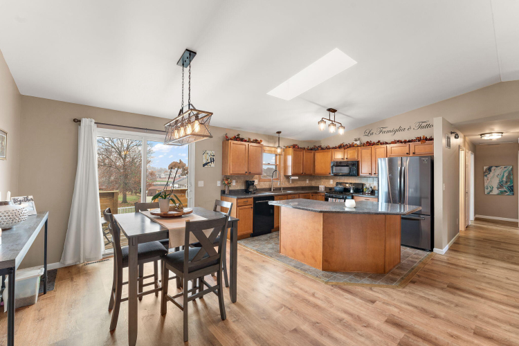 Listing Image 11