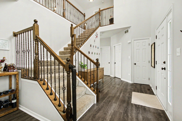 Listing Image 5
