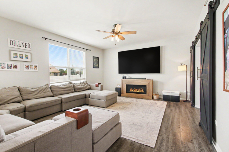 Listing Image 6