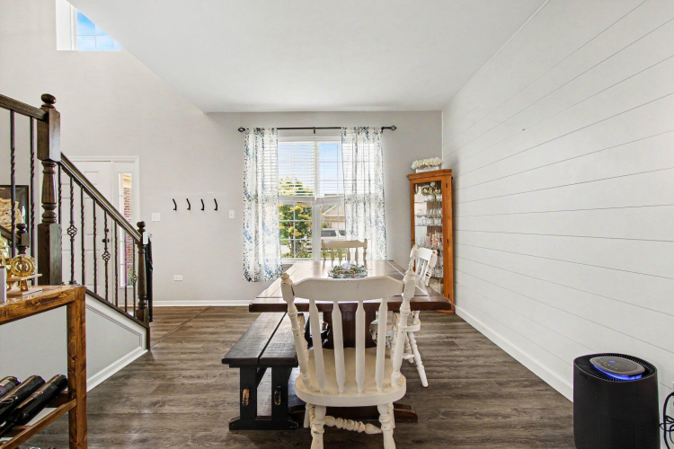 Listing Image 9