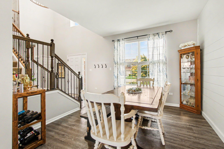 Listing Image 10