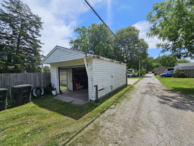 Listing Image 6