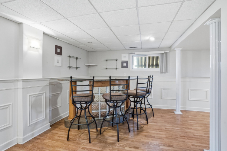 Listing Image 16