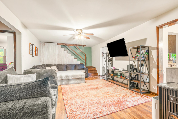 Listing Image 5