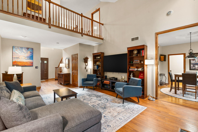 Listing Image 11