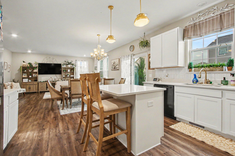 Listing Image 13