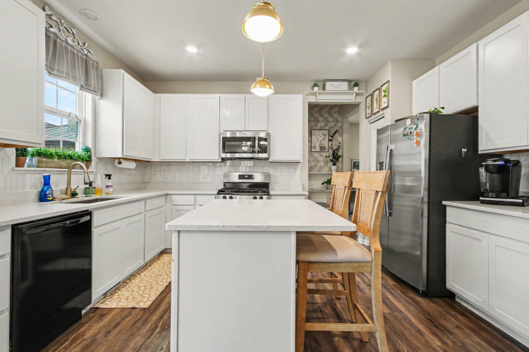 Listing Image 15