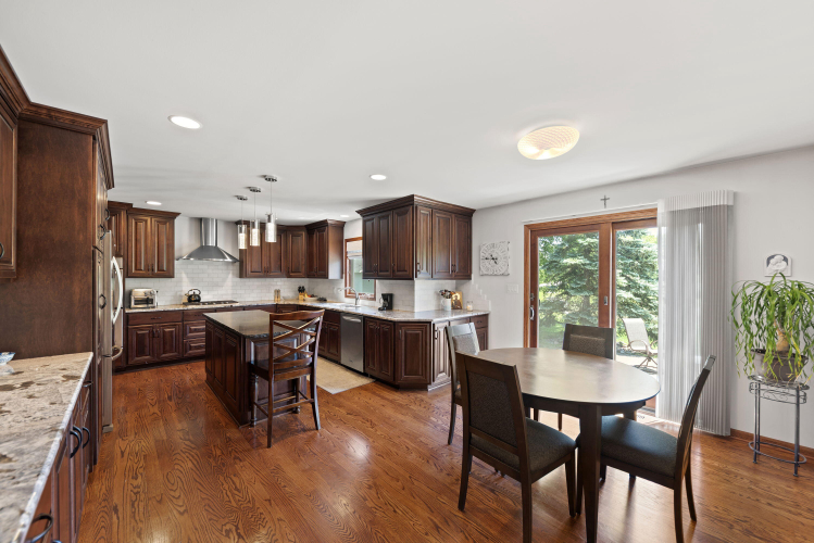 Listing Image 5