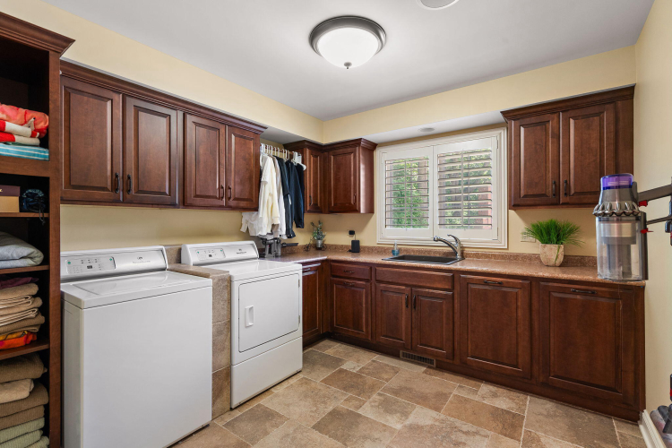 Listing Image 80