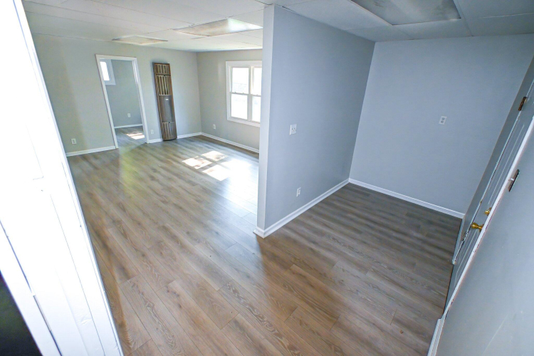 Listing Image 18