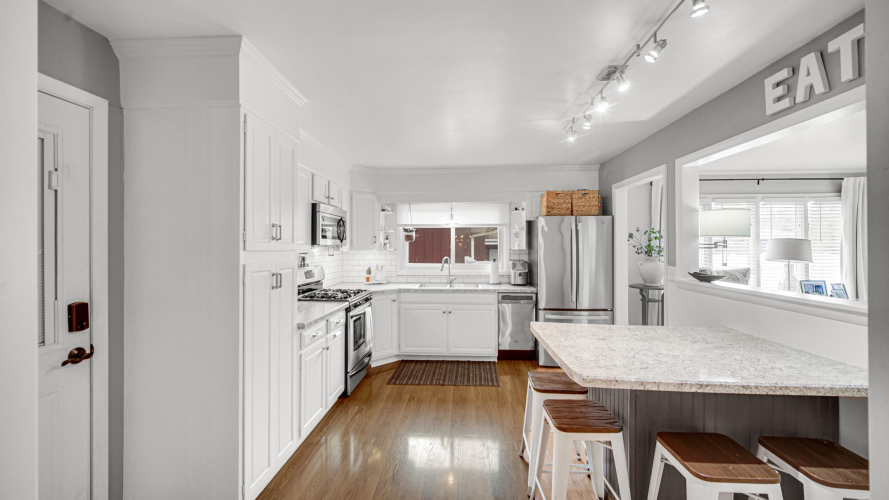 Listing Image 9