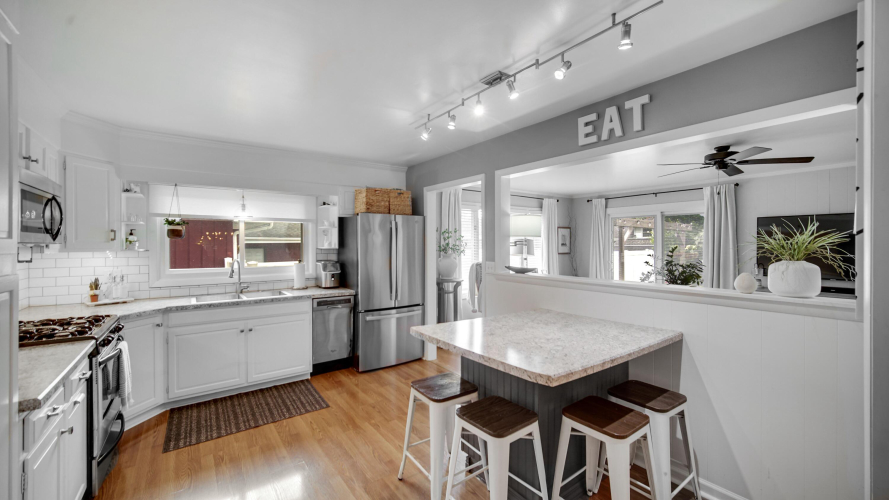 Listing Image 10