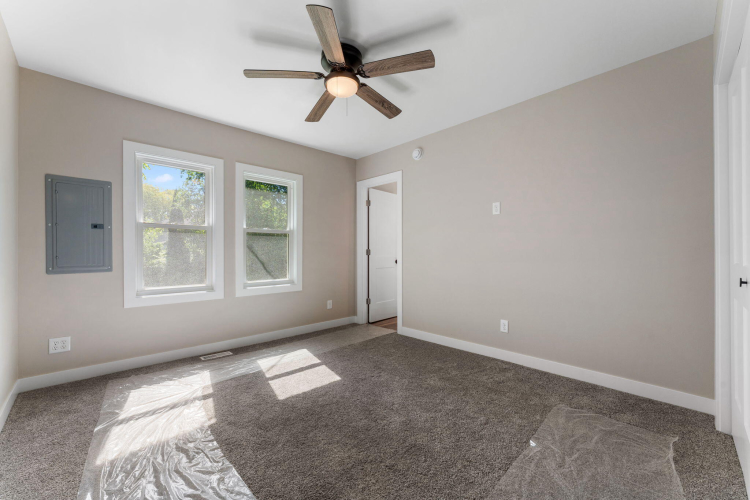 Listing Image 17