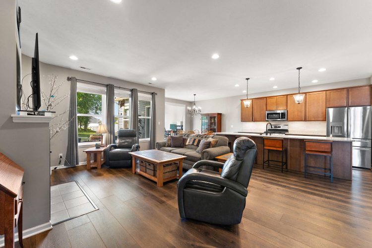 Listing Image 5
