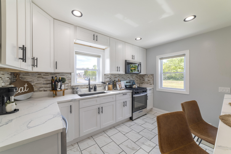 Listing Image 12