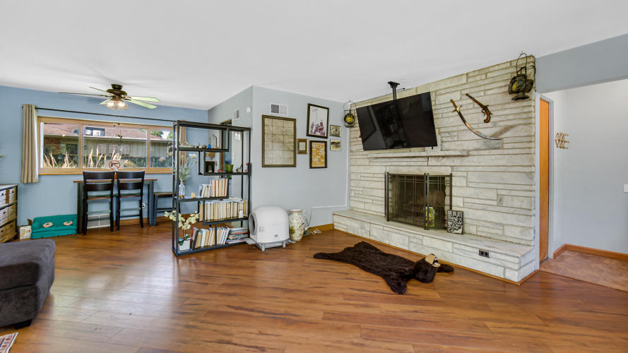 Listing Image 3