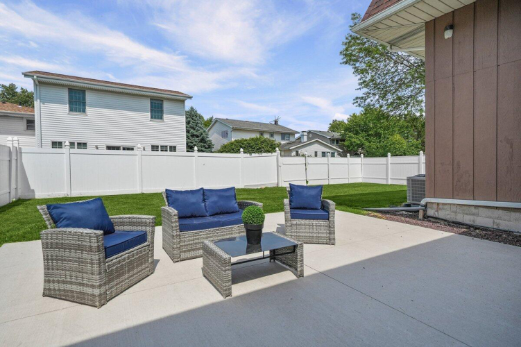 Listing Image 7