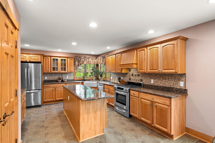 Listing Image 12