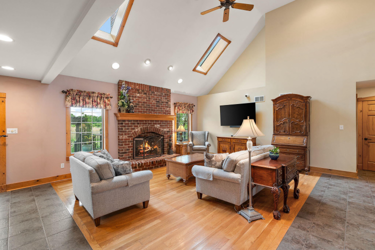 Listing Image 9
