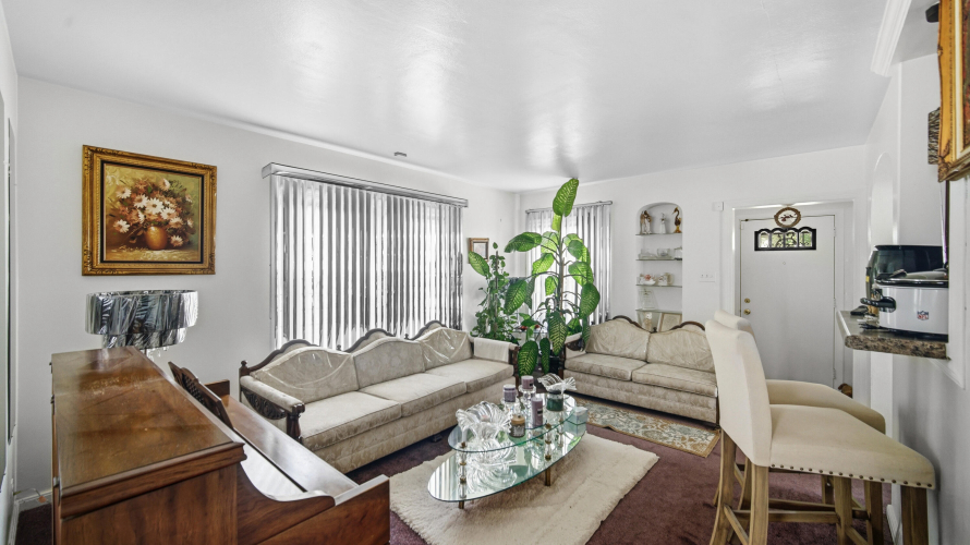 Listing Image 3
