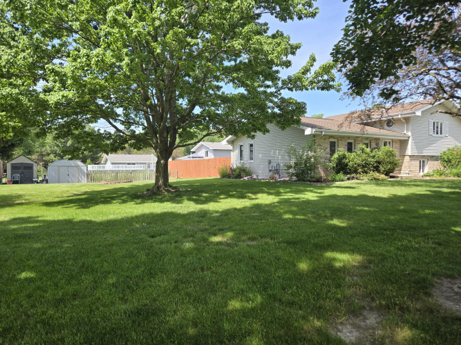 Listing Image 4