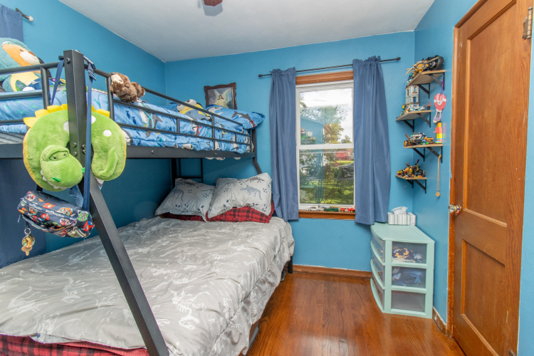 Listing Image 12