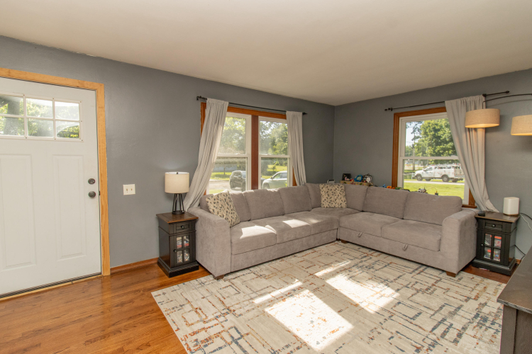 Listing Image 4