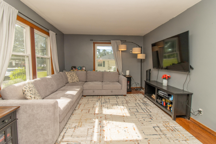 Listing Image 5