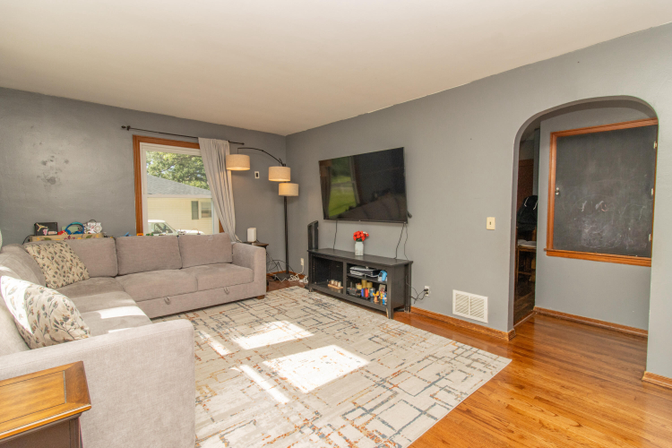 Listing Image 6